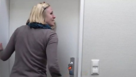 Lara CumKitten - Pissing in front of the door in pants and boots