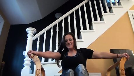 Woman Teaches Spoiled Brat a Lesson with Her Sweaty Feet