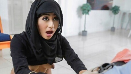 Hot Muslim Babe Binky Beaz Bangs Her Sneaky Neighbour To Keep Her Naughty Secret - Hijab Hookup