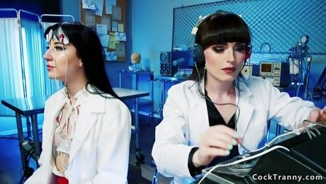 Saucy shemale doctor rimming alt dark hair